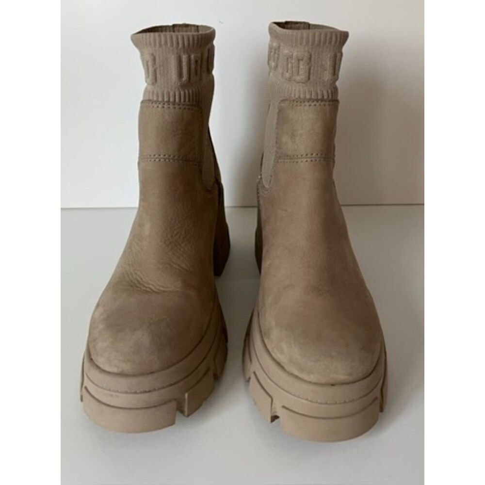 Ugg Brooklyn Chelsea Mustard Seed platform boots. Size 9 (Women).